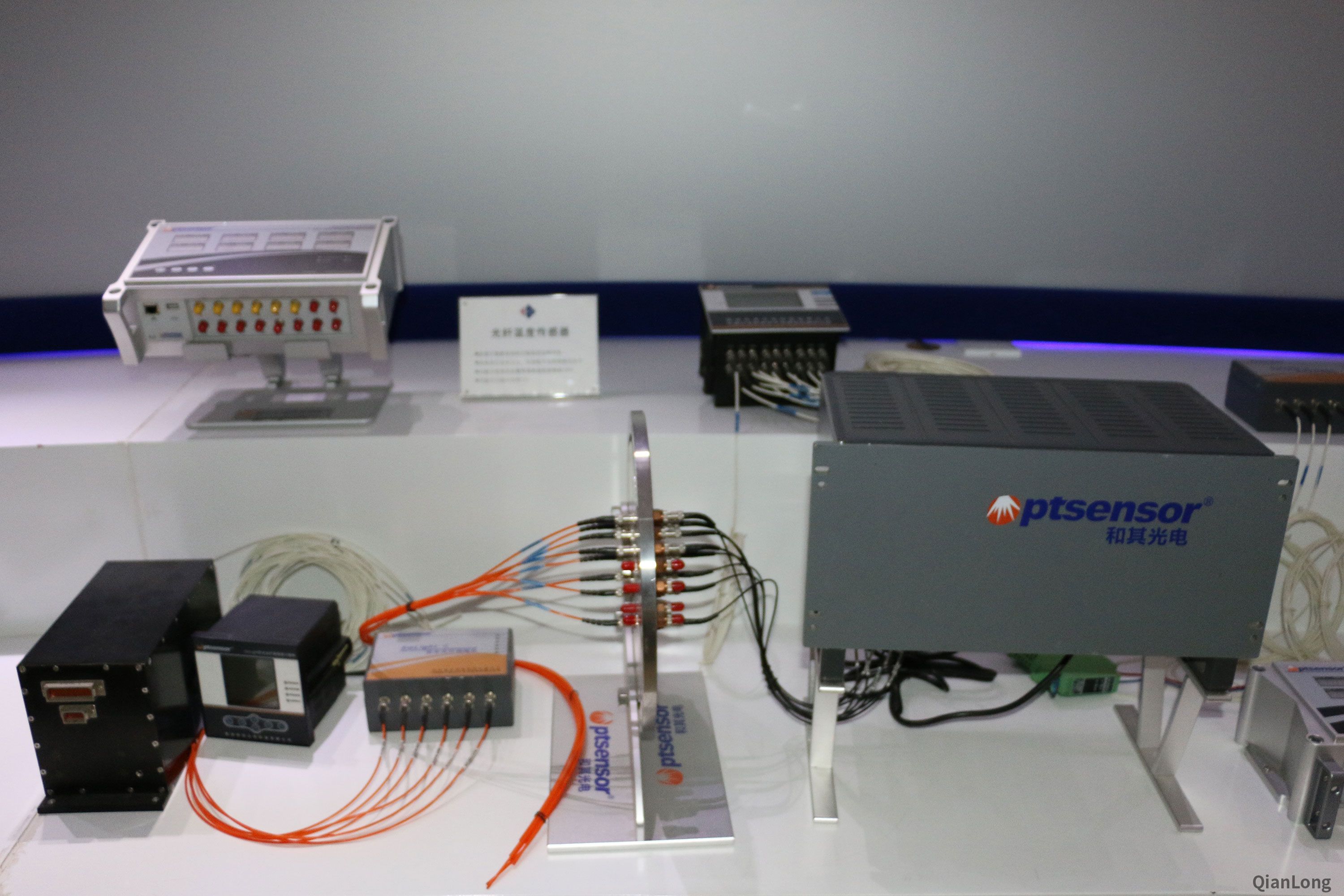 11.在西安光電所科技成果展示中心內展出的光線溫度傳感器。（千龍網軍事頻道記者 馬群 攝）