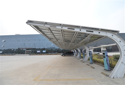 成都造“發電玻璃” 能把建筑物變發電站