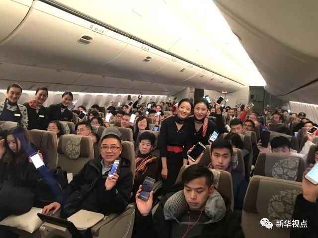 飛機上玩手機:網速比想象的快!上網要錢嗎? 飛機上玩手機:網速比想象的快!上網要錢嗎?