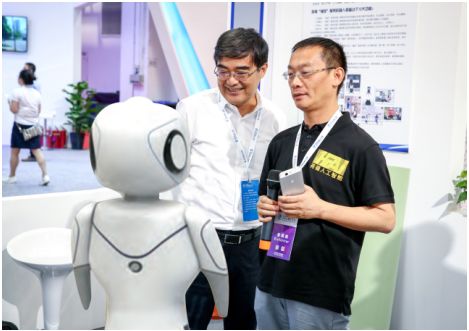 荷福智能機器人“小福星”:配備3D激光雷達導航 荷福智能機器人“小福星”:配備3D激光雷達導航