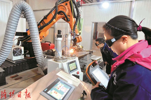 清華高端裝備研究院洛陽基地:神奇激光為工業零部件“強筋骨” 清華高端裝備研究院洛陽基地:神奇激光為工業零部件“強筋骨”
