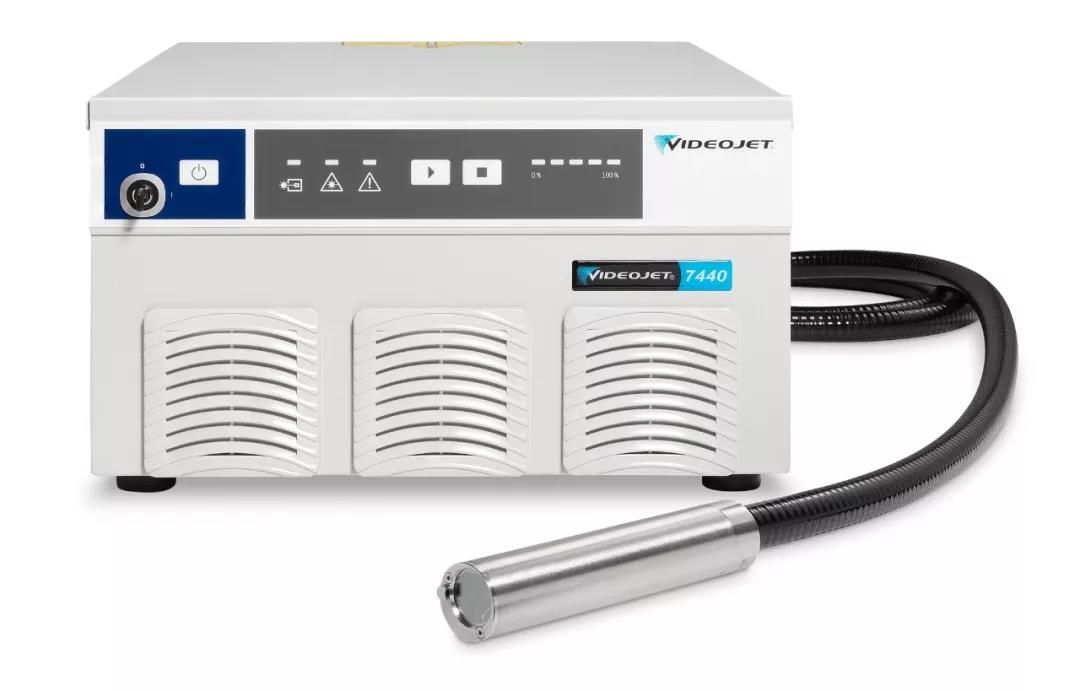 迪捷新推出 Videojet® 7340 和 7440 光纖激光打碼系統，領先使用業內體積更小的 LightfootTM 打印頭。