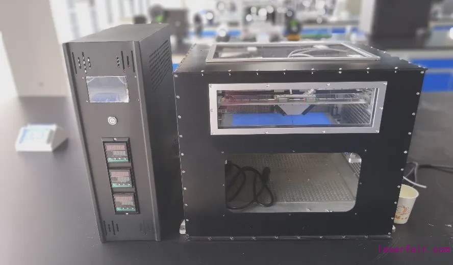 西安交通大學研發團隊開發的連續纖維增強復合材料太空3D打印地面驗證原理樣機