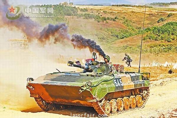 戰車“中彈”受損。張軍 攝