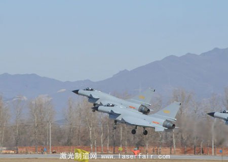 美：殲10掛裝激光制導炸彈十分適合反恐戰場